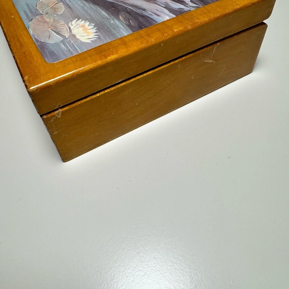 Wooden Box‎ with Duck Artwork